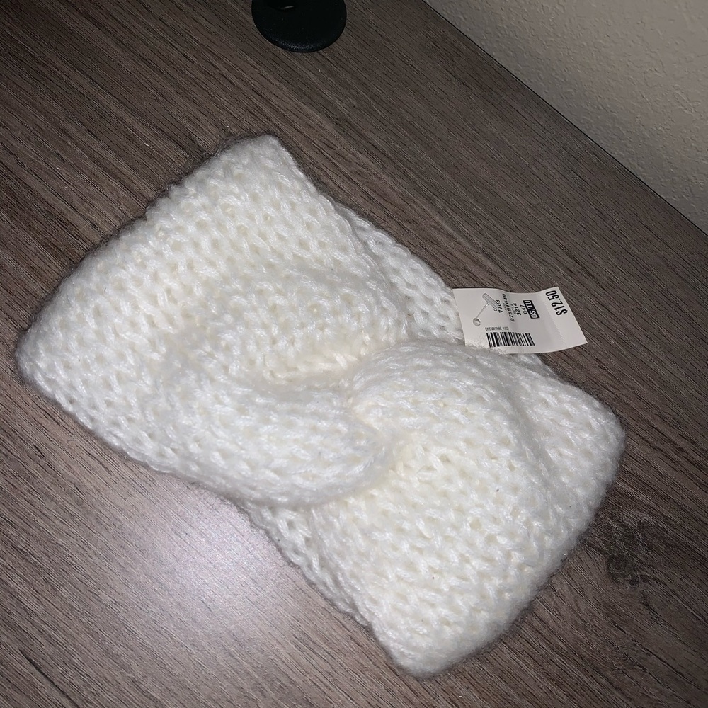 White Ear Muff/Warmer 🤍💕